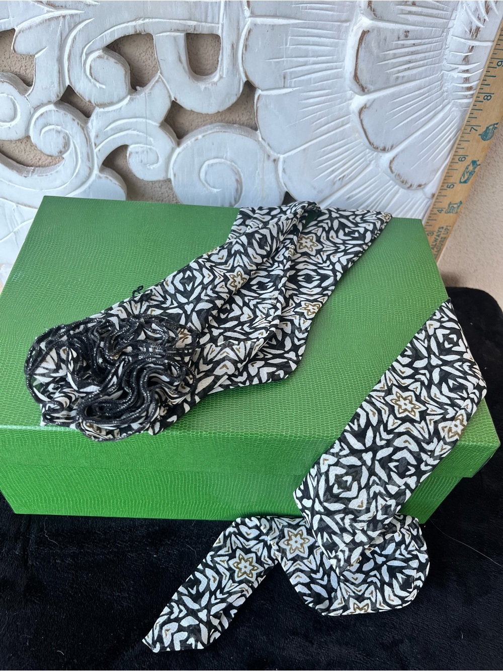 Black and White Floral Pattern Scarf Belt